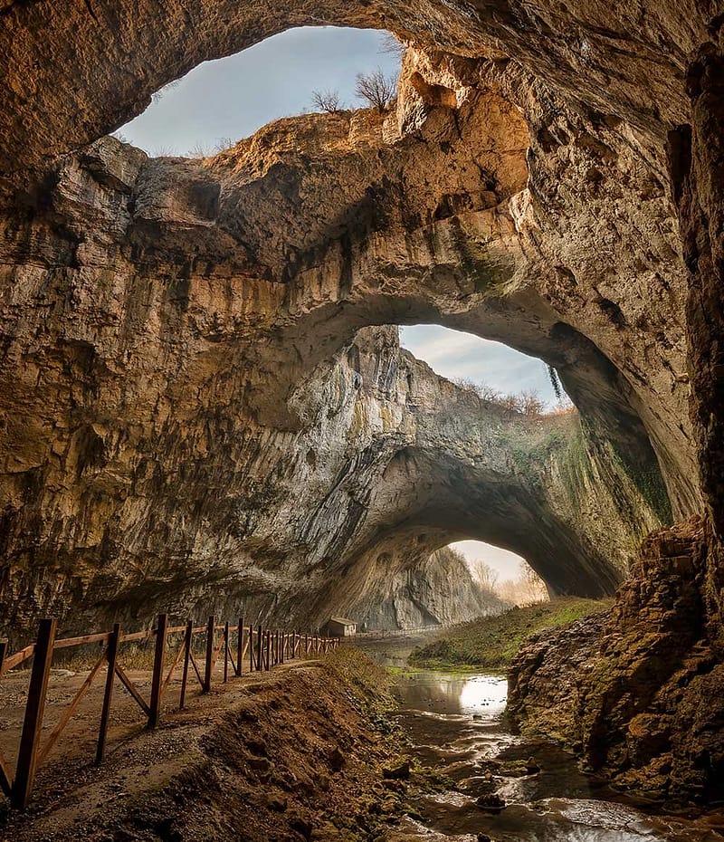 Plantilla elementor the cave potrait.jpg